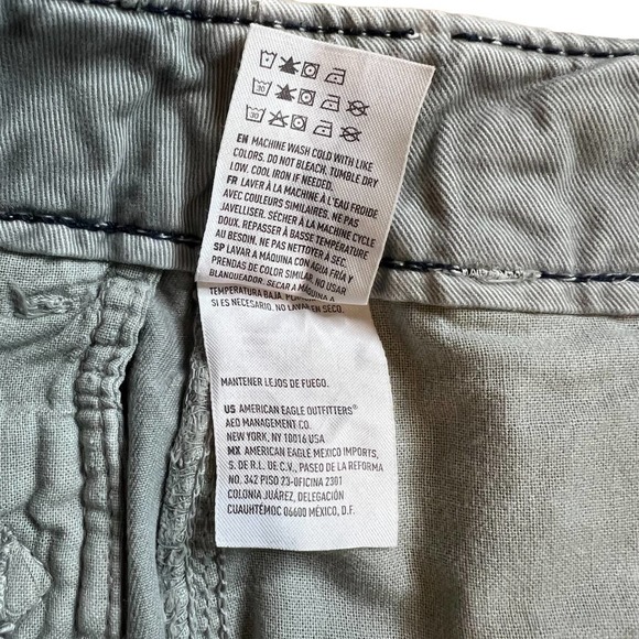 AMERICAN EAGLE OUTFITTERS Classic Mid Rise Tan Khaki Twill Shorts, size 28" - Picture 8 of 10